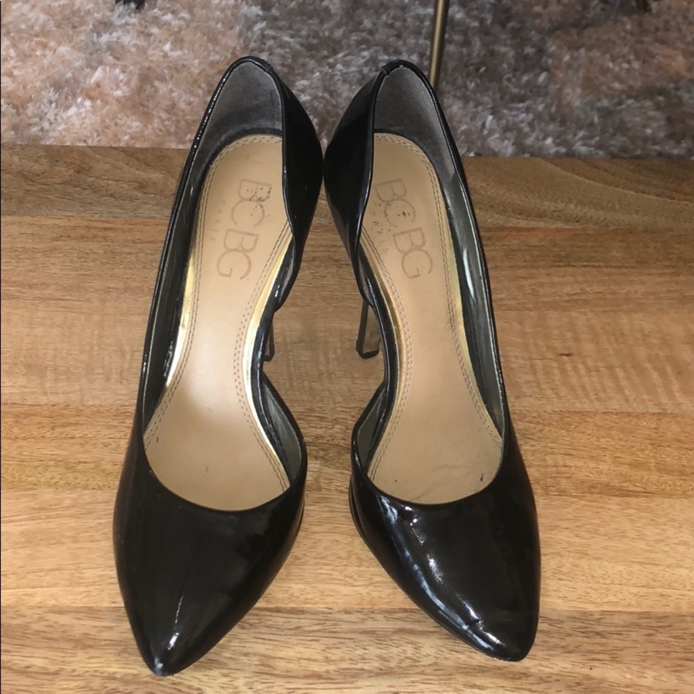 Black pumps